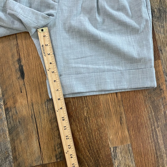 Gray Pleated Cuffed Shorts by Express size 10 - Picture 5 of 11